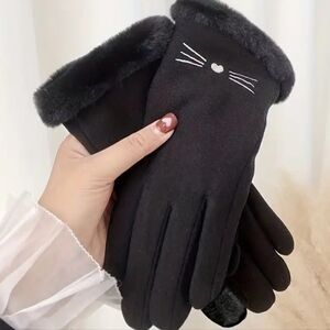 Black Cat Design Women's Gloves